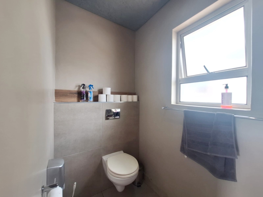 To Let commercial Property for Rent in Melodie North West